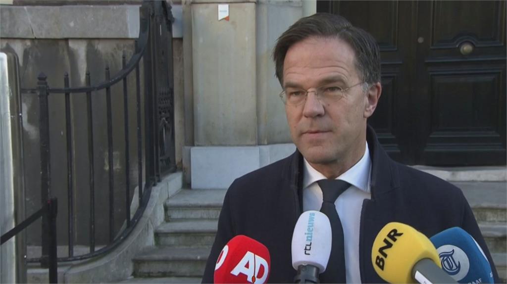 民眾示威歐洲防疫升級 荷蘭總理開罵：蠢貨！