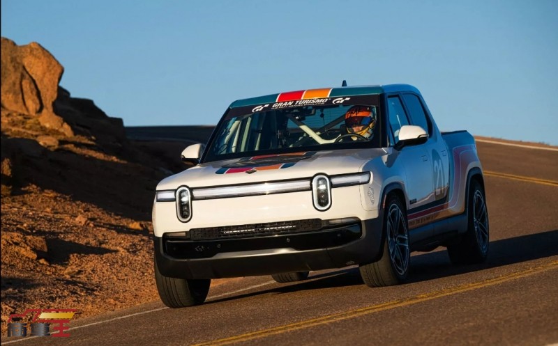 挑戰自身紀錄　新款 Rivian R1T 再戰派克峰國際爬山賽