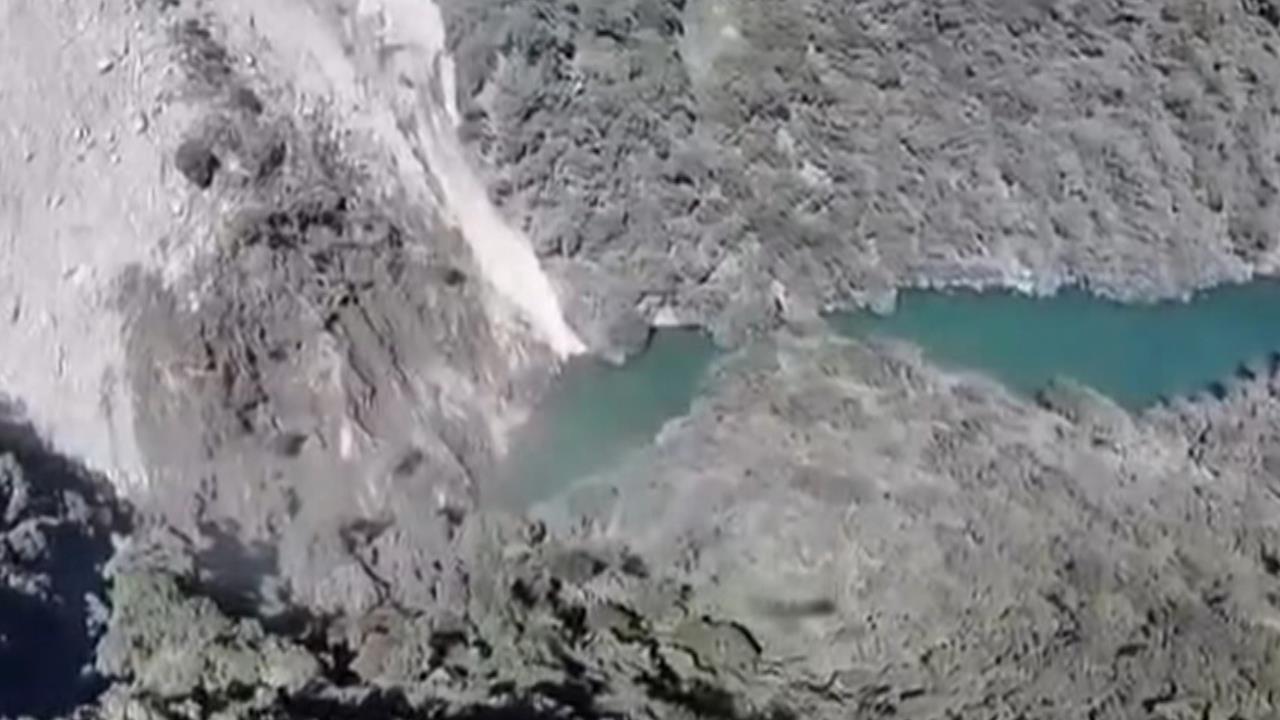 馬太鞍溪崩塌地北方「新生堰塞湖」　位置更深山！無路徑可達派直升機勘察