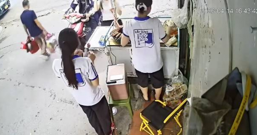 老闆有急事請女學生顧攤　回來一看竟「全部賣光」！網笑：邊買邊就業