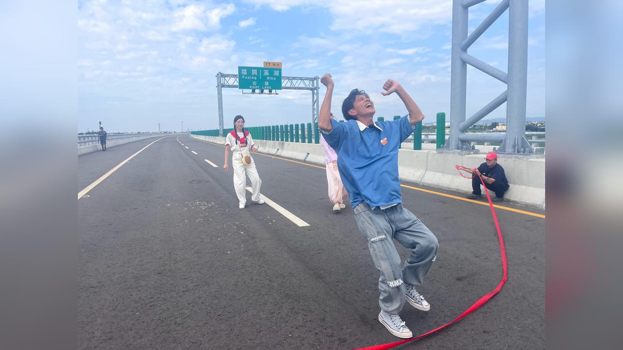 第一個節目在「台76線彰化延伸路段」錄影奔跑！李雅英當翻譯「只講重點」全場驚呆