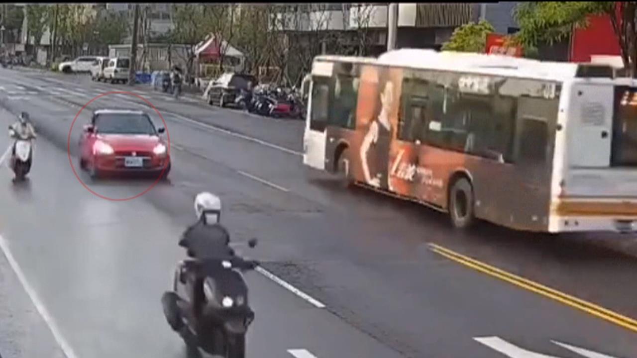 逢甲商圈柏油脫落疑害車輛爆胎　三角錐遭移除　民眾憂恐摔車