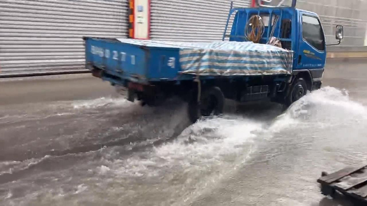 颱風「沙德爾」恐增強颱　南部大雨特報下到週二才減緩
