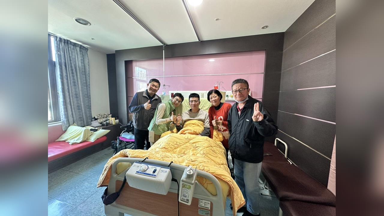 快新聞／林岱樺探視重傷國軍弟兄　承諾「協助爭取慰問金」