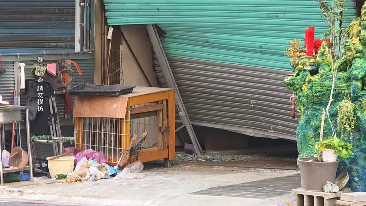 尋仇?惡煞砸神壇開車衝撞 1小時後茶行也被撞