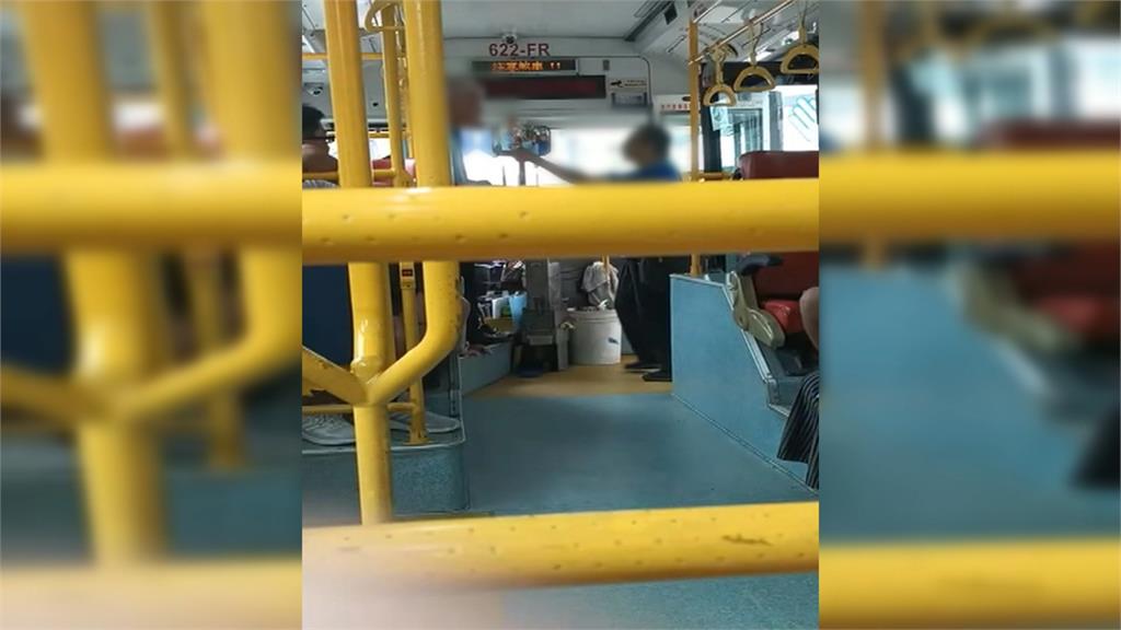 上國道公車客滿乘客硬上！　不滿客運司機拒載雙方爆衝突