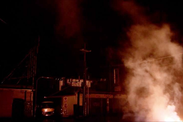 高雄打雷打不停 電線掉落接地起火