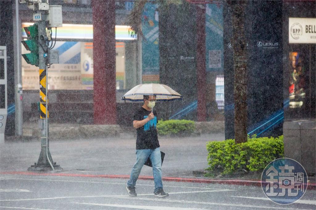受鋒面影響「明3地降雨熱區最猛」　入夜北台灣降溫1字頭