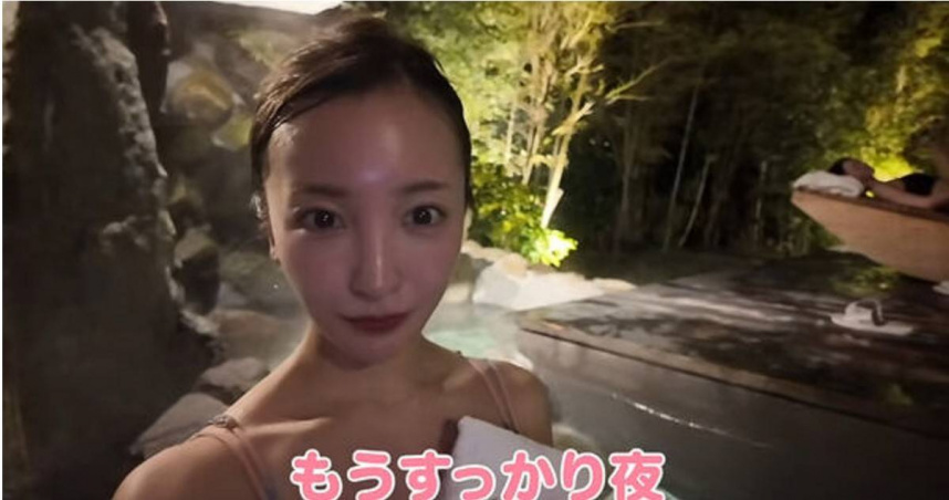 尪年薪減240萬！板野友美住40萬豪宅又砸20萬辦員旅　壓力與消費掀議