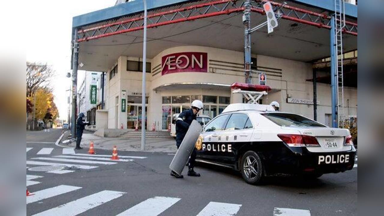 快新聞／日熊害升級！秋田大型商場「被熊闖入」顧客被迫避難　對峙2.5小時下場出爐