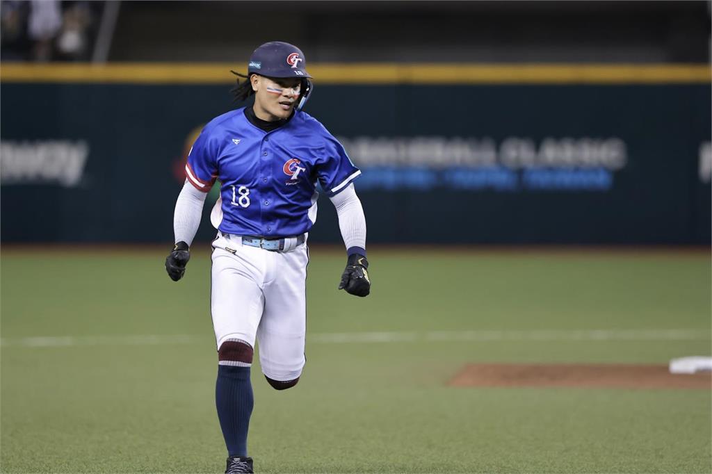 經典賽(影)／「國防部長」首局敲長打帶動氣勢！張育成謝年輕隊友頂住壓力晉級