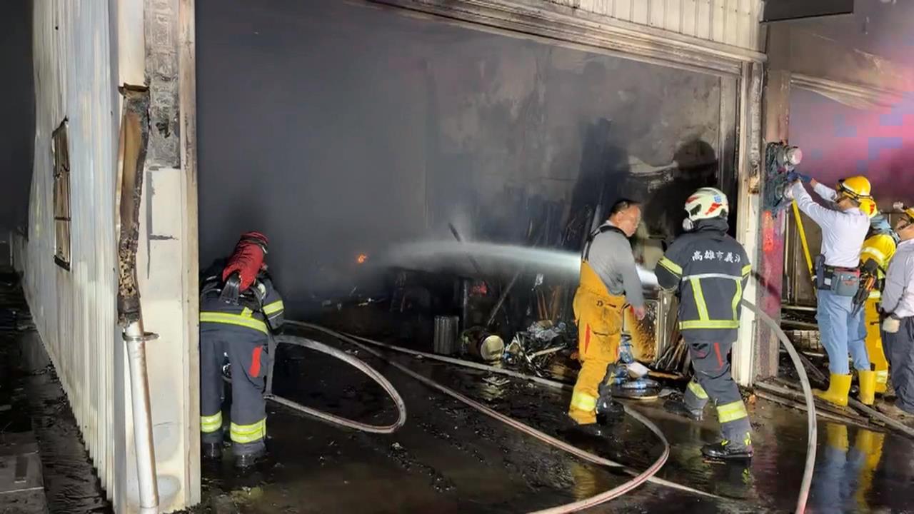 高雄燕巢神轎工作室火警　老師傅心血全無欲哭無淚