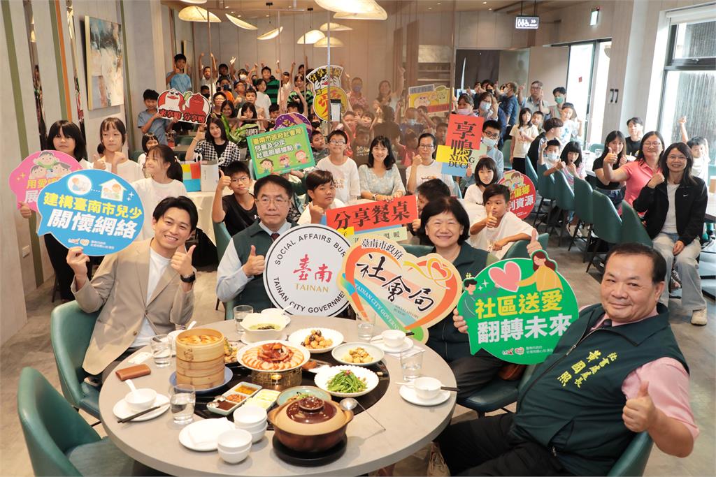 一頓烤鴨餐喚起偏鄉童心中最暖畫面　孩子創作、獻唱「謝謝你」感動全場