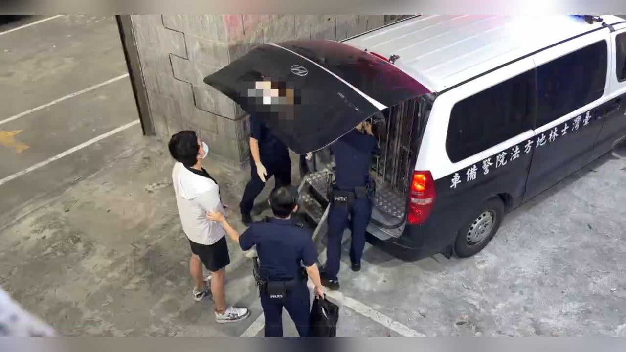 快新聞／孫安佐慘了！自製噴火槍PO文炫耀遭收押　搭囚車離開畫面曝
