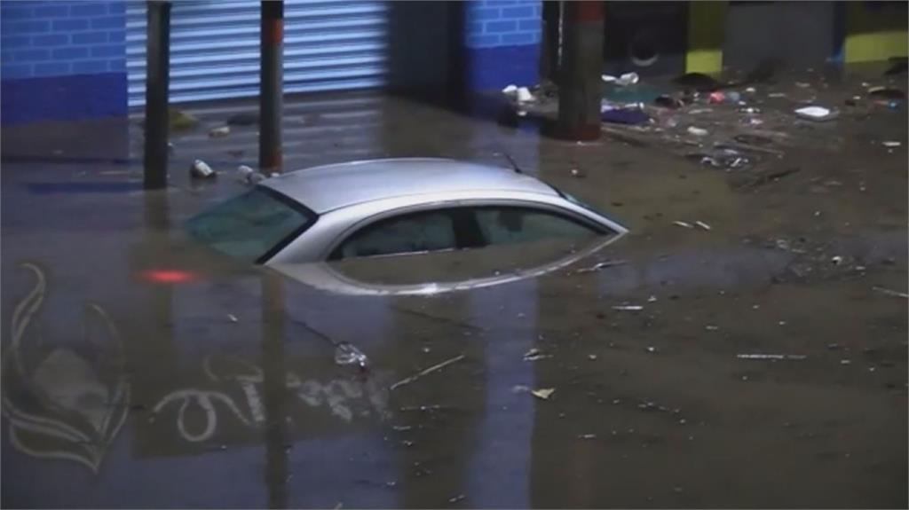 墨西哥暴雨釀洪災 醫院淹水供氧中斷17死 