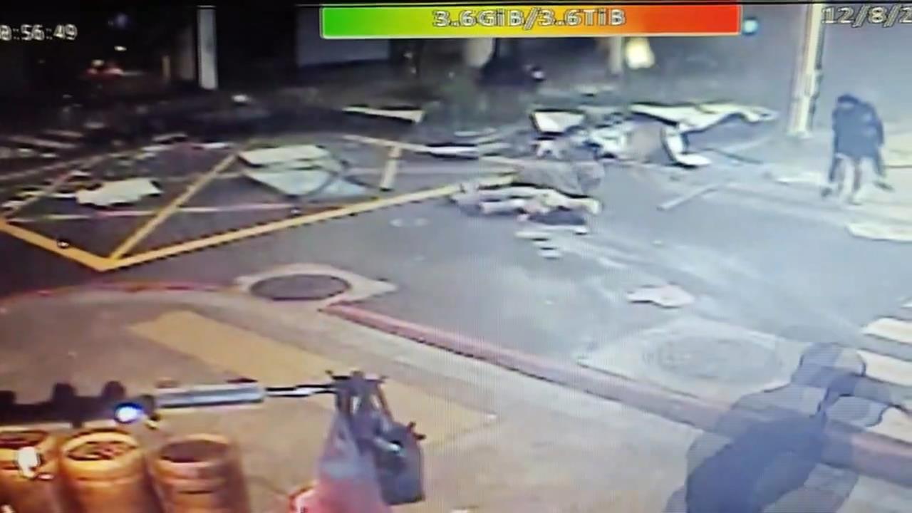 板橋府中凌晨氣爆！　「2家餐廳炸成廢墟」碎片噴濺釀6傷