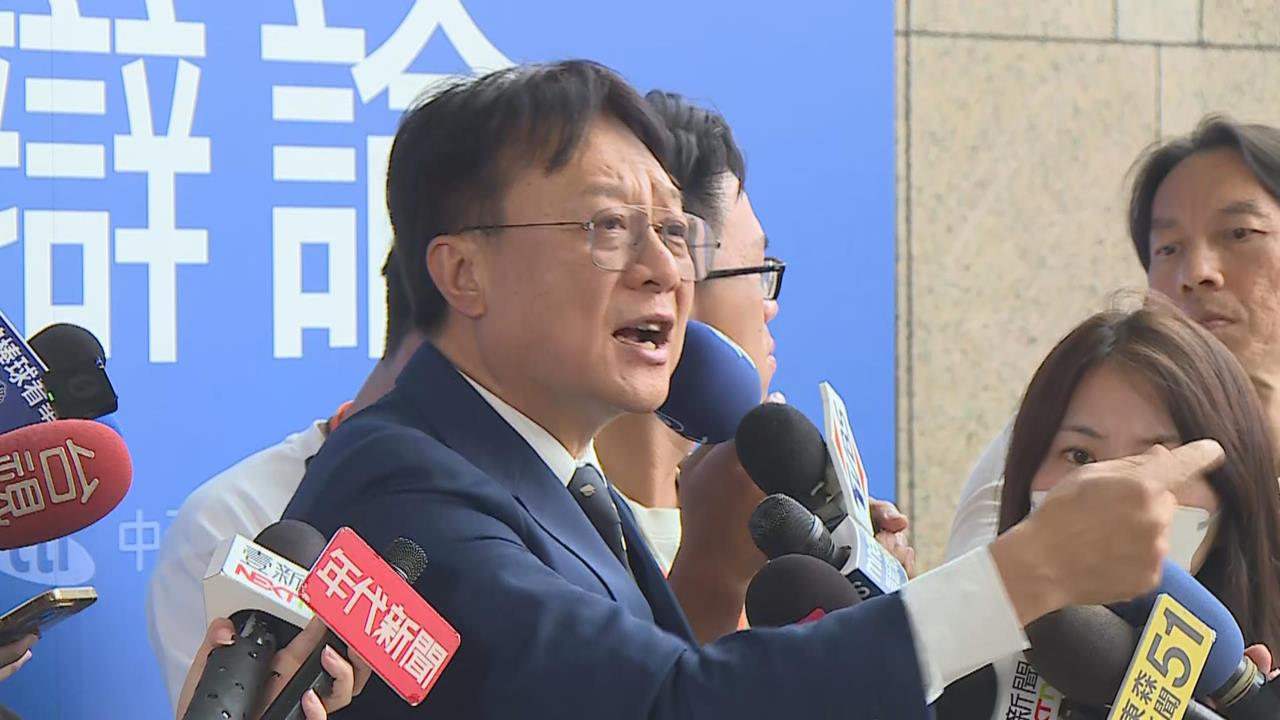 快新聞/卓伯源暴怒!大罵主辦方不要臉 「強闖辯論會場」爆肢體衝突
