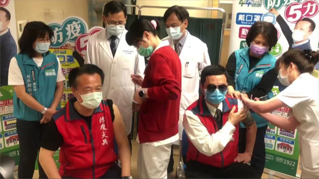 嘉義縣長翁章梁 8：30嘉義長庚接種疫苗