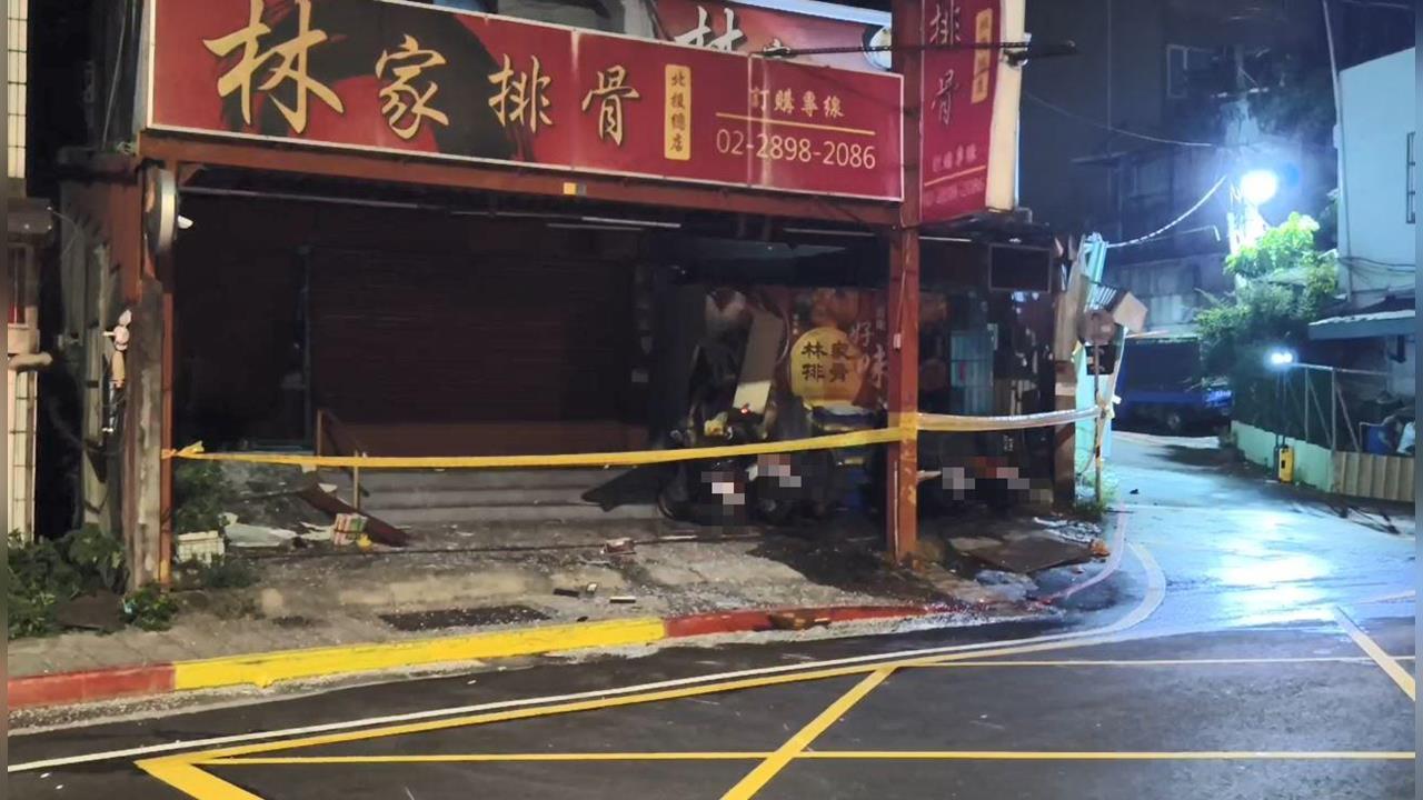 快新聞／北投「林家排骨」深夜疑氣爆！碎玻璃噴濺滿街　現場一片狼藉
