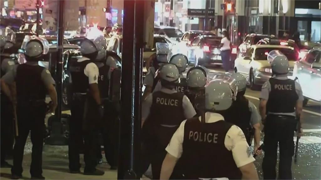 芝加哥高檔商業區遭集體搶劫  上百人被捕 13員警受傷