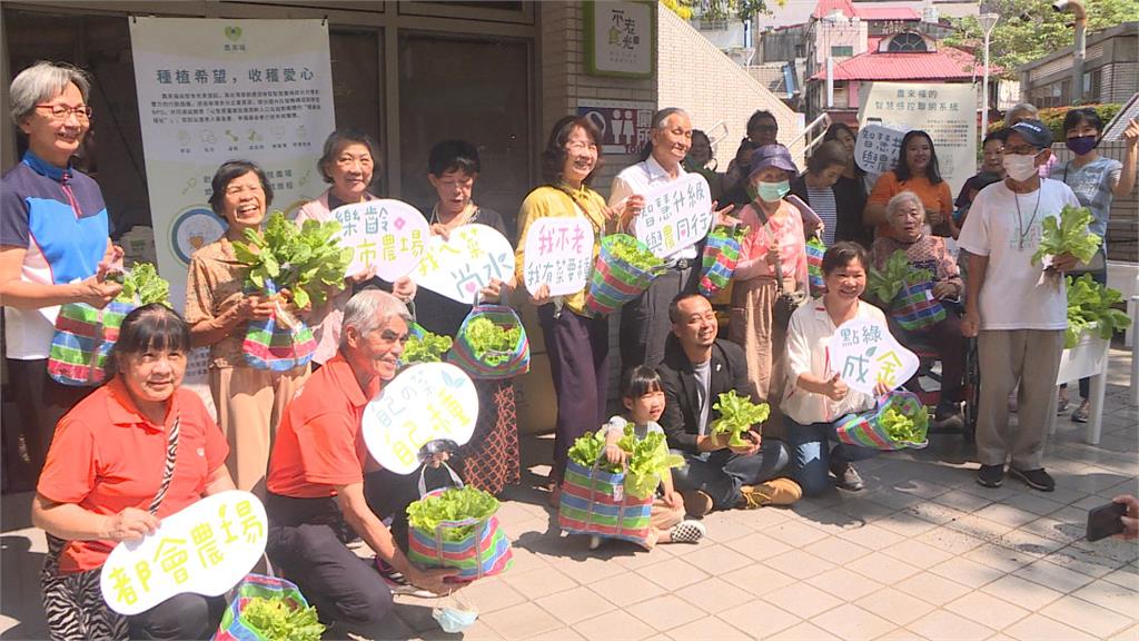 「從產地到餐桌」長輩親自種萵苣　吳寶春教導入菜製作萵苣沙拉