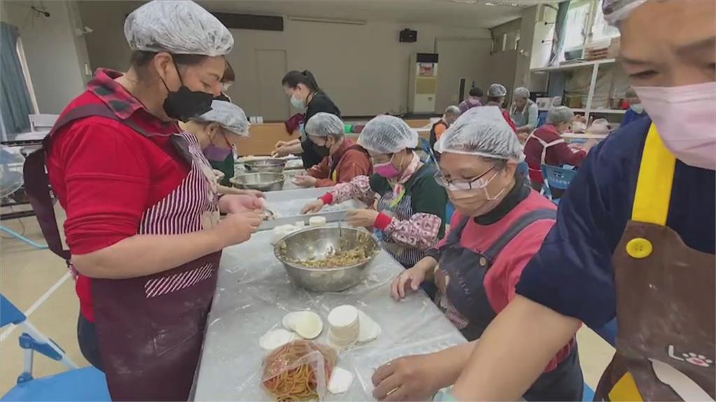 慰勞警察！　基隆港都姊妹協會送暖「包1.3萬顆水餃」