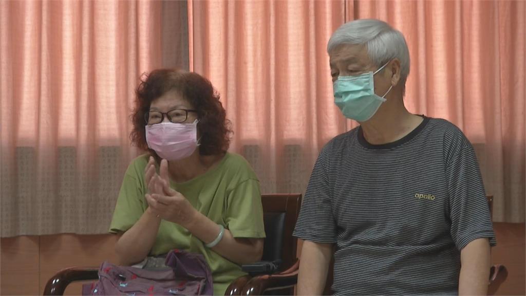 確診老夫婦痊癒出院　醫院暖慶50週年金婚