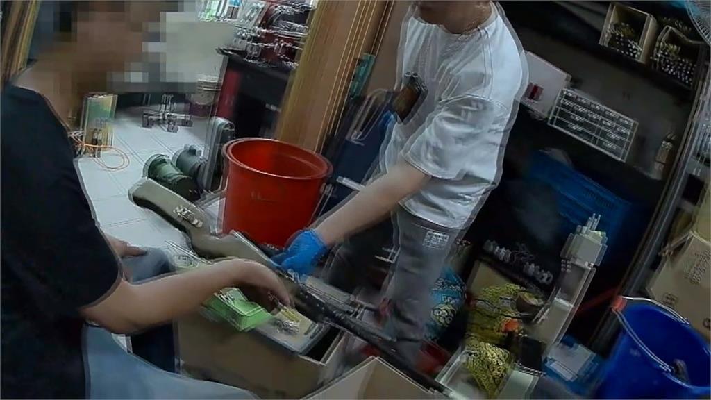 中壢警跨區偵破地下兵工廠　破門攻堅起獲大批槍枝零件