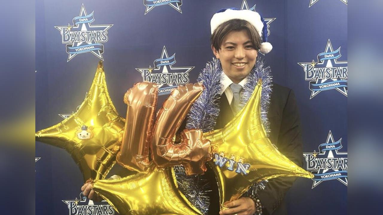 日職(影)/橫濱王牌東克樹批新生代熱身滑手機!網:和AV外遇有資格講別人態度?