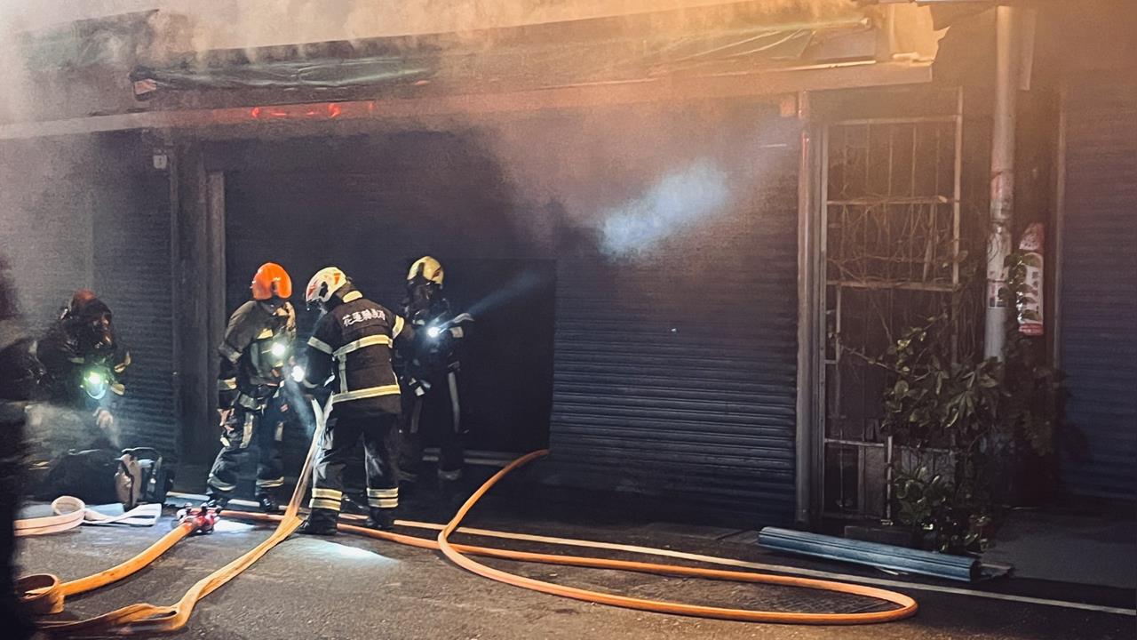 快新聞／疑煙蒂疑禍！花蓮市場凌晨火警　租客藏廁所躲過一劫
