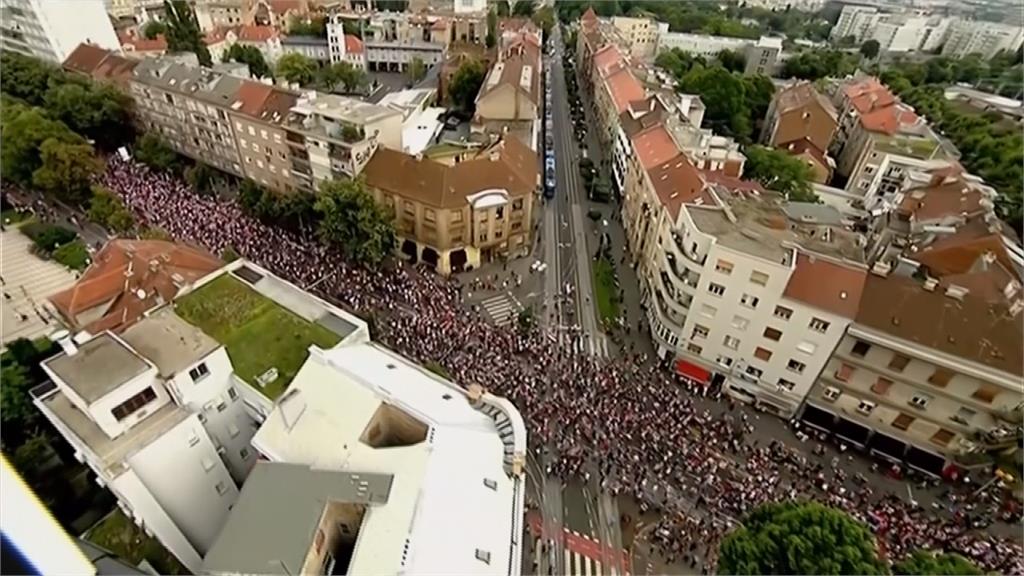 克羅埃西亞世足亞軍 10萬人上街歡迎英雄回家