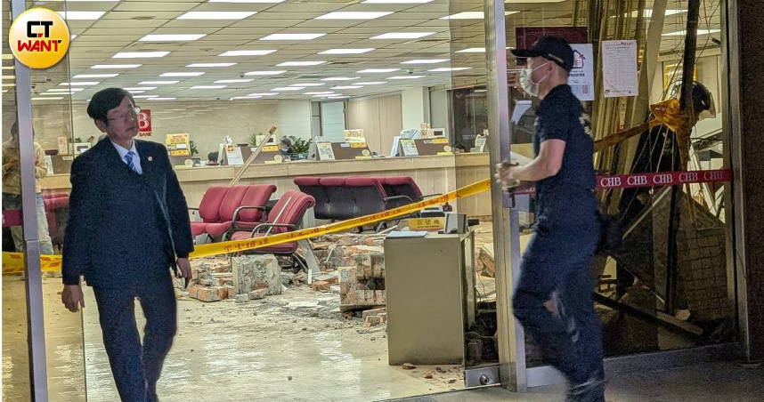 三立採訪車恍神衝進中山彰化銀行釀10傷　駕駛稱：車速轉速無故提高