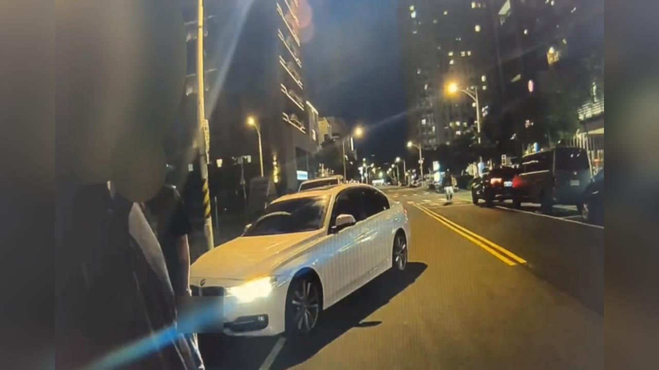 「搶車位」爆全武行！ 兩男當街大打出手互告傷害