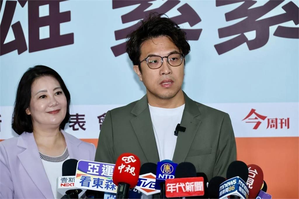 蔣萬安諷「圍蔣救賴」　沈伯洋：市民得不到答案才一直圍、推小孩上火線的是蔣自己