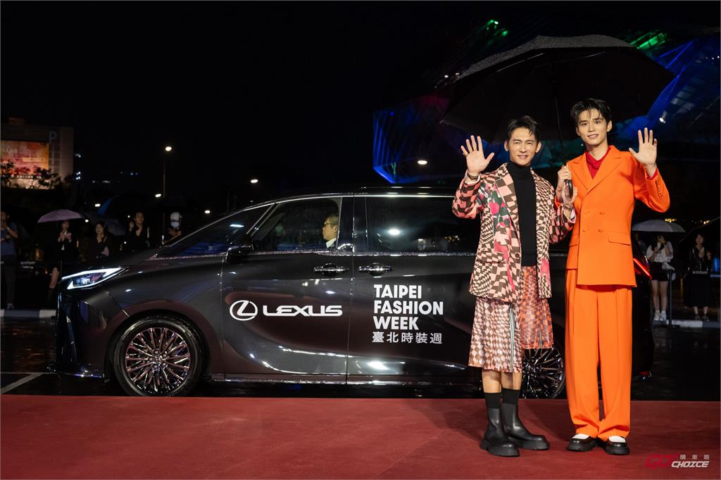 2025 臺北時裝週，LEXUS 推純電休旅 RZ550e F SPORT 等車作為群星座駕！