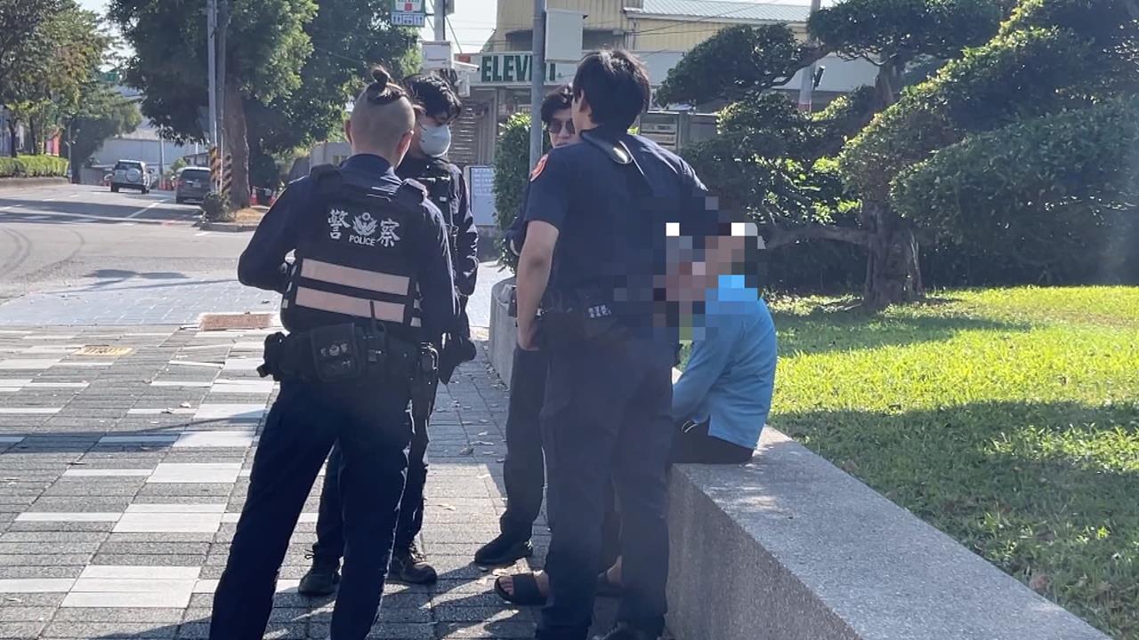 七旬退休老師肇逃連環撞 員警包圍攔車臉色難看