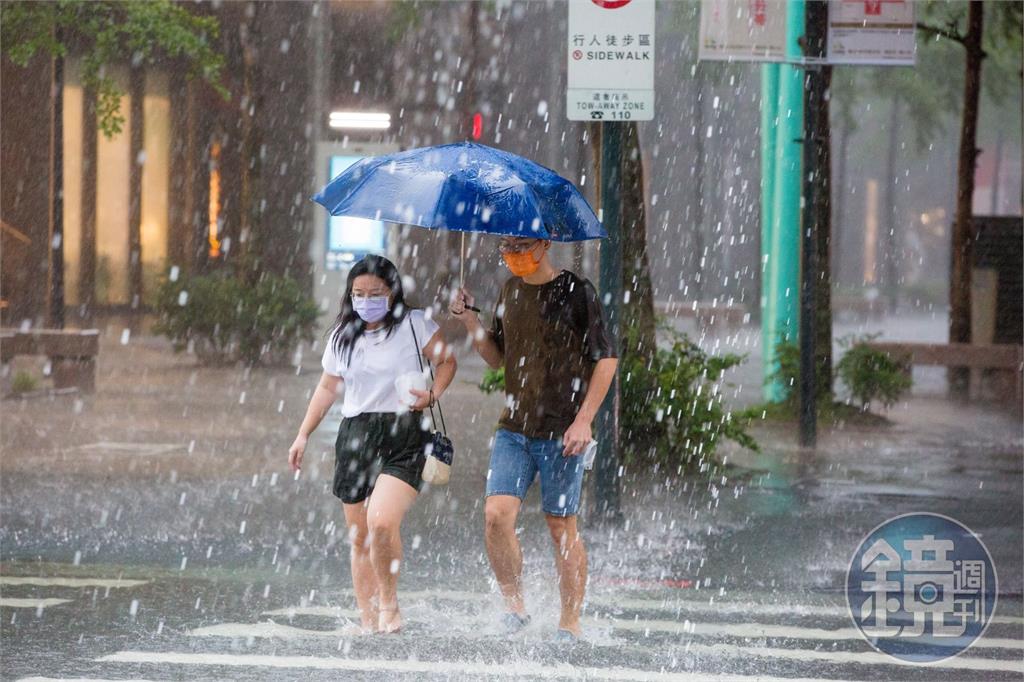 母親節別忘帶傘！全台轉濕涼　下週一秒變火爐「第3波梅雨這天報到」