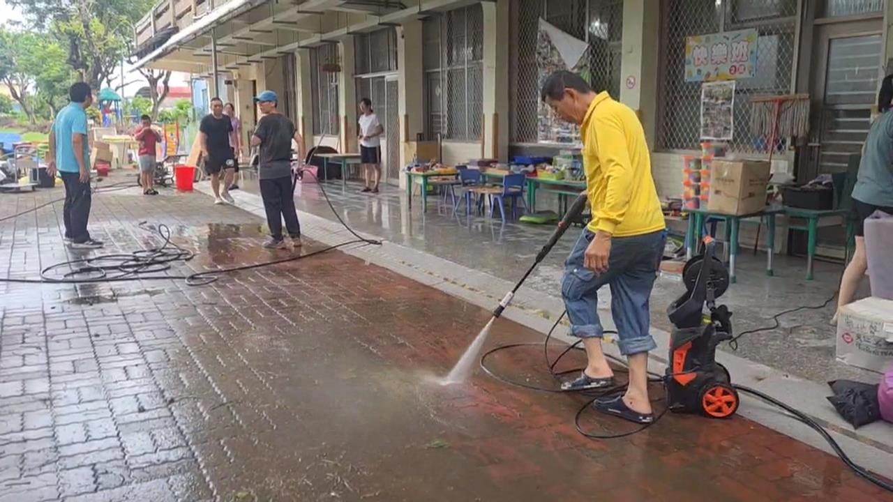 屏東麟洛排水護岸"潰堤"! 萬丹興化國小災損破百萬