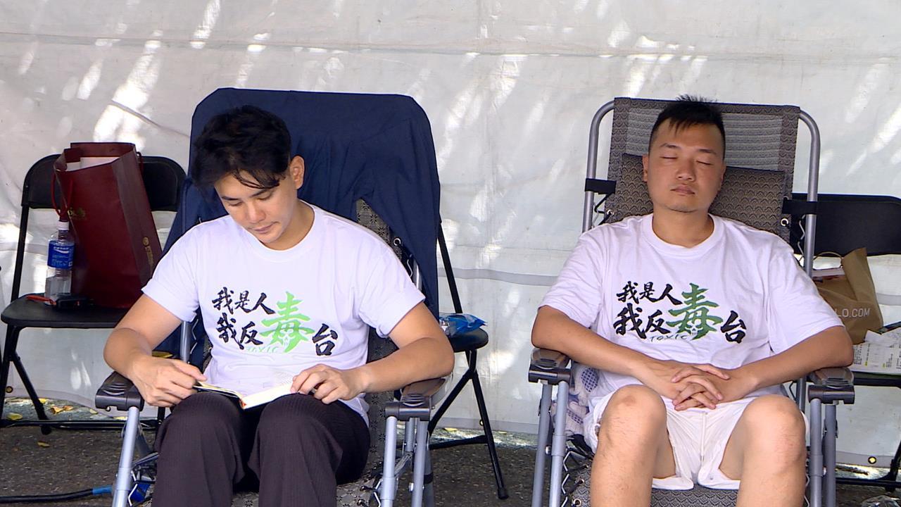 國民黨絕食玩假的「黃光芹看破大罵」！稱讚綠營這人「表現就很好」
