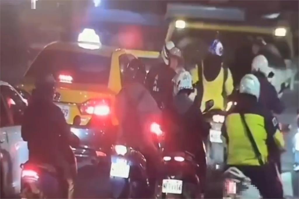 快新聞／新北男子騎「改裝假警車」到處闖紅燈！　警方不忍開罰1.6萬元