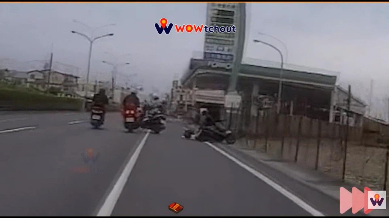 離譜連環撞！女騎士先後撞翻兩機車　後座兒子倒地後逃離再被撞