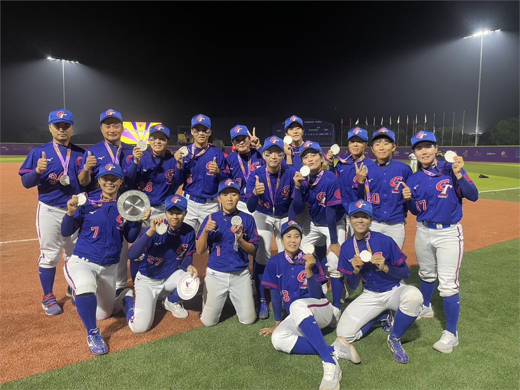 頂新和德基金會持續耕耘女棒發展　中華隊亞洲盃摘銀挺進世界盃資格賽