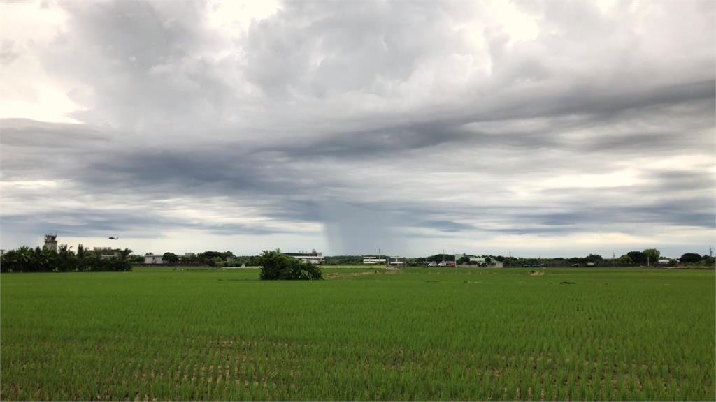 對流旺盛！嘉義出現雨瀑和低空雲海