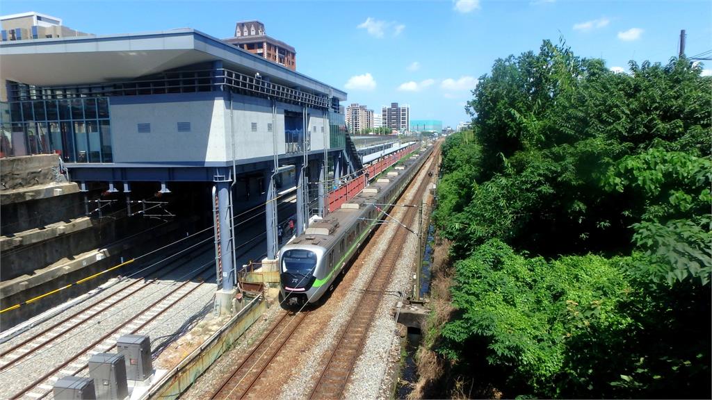 快新聞/提前9年!耗資6.1億元 台鐵鳳鳴臨時車站今啟用