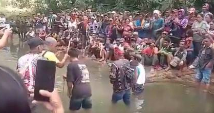 下水12分鐘都沒浮起！2農民靠傳統儀式解決土地糾紛　雙雙慘死