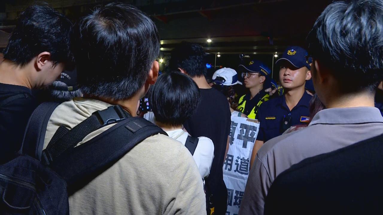 快新聞／火爆！民眾控「蔣不聽」硬拆公館圓環　警方指揮官出面說話了