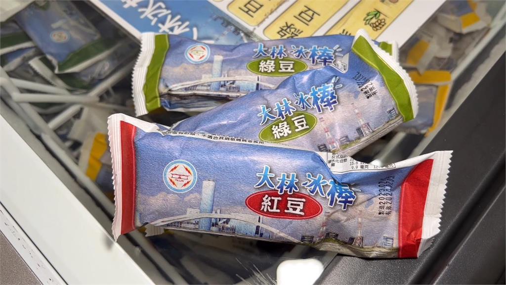 高雄熱爆！一天賣上千支　民眾排隊搶購台電大林廠冰品