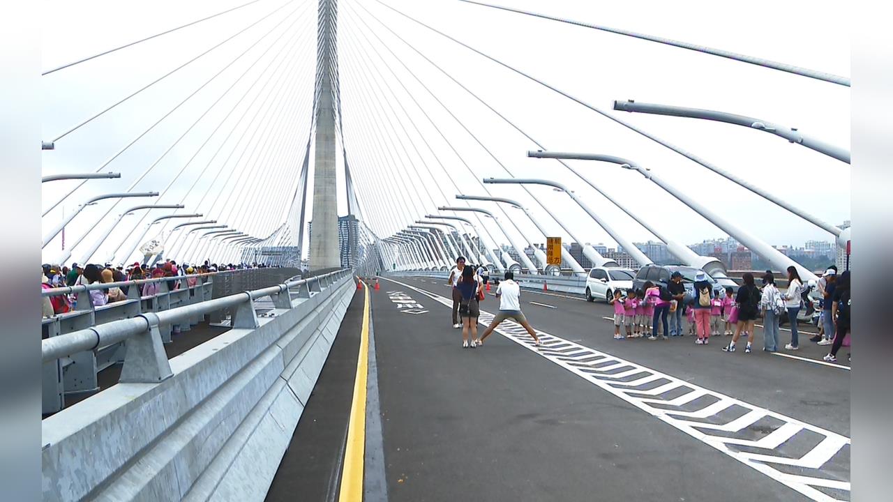 扯！淡江大橋步行體驗竟出現「中國廣播」　網轟：自己錄很難？