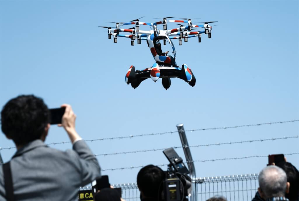 大阪世博開幕第2天　空中飛行車首度展示飛行
