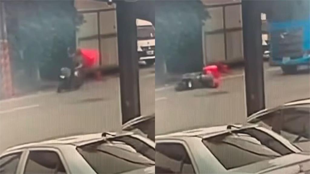桃園驚悚瞬間！外送員「詭異舉手」後倒地　慘遭預拌車輾死